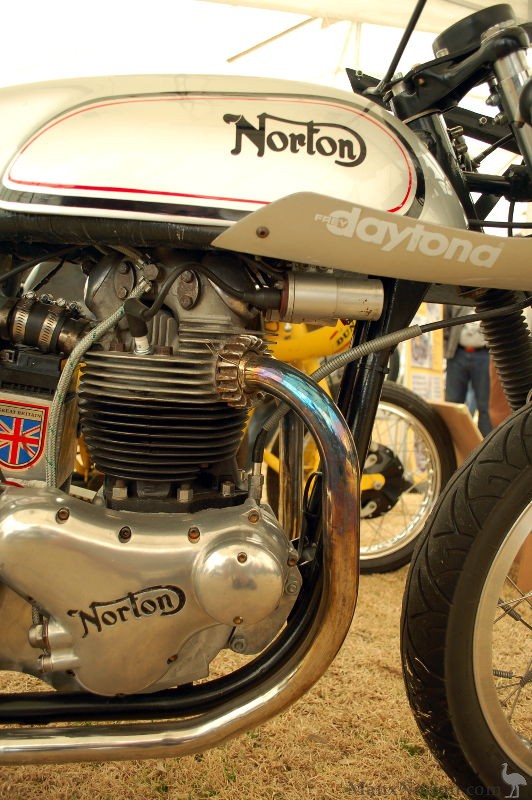 Norton-Classic-Racer-Jaws-2a.jpg