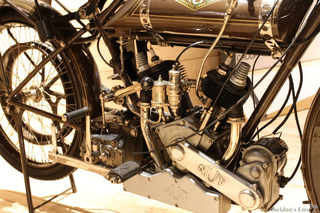 Nut-1923-500cc-TMu-PMi-01.jpg