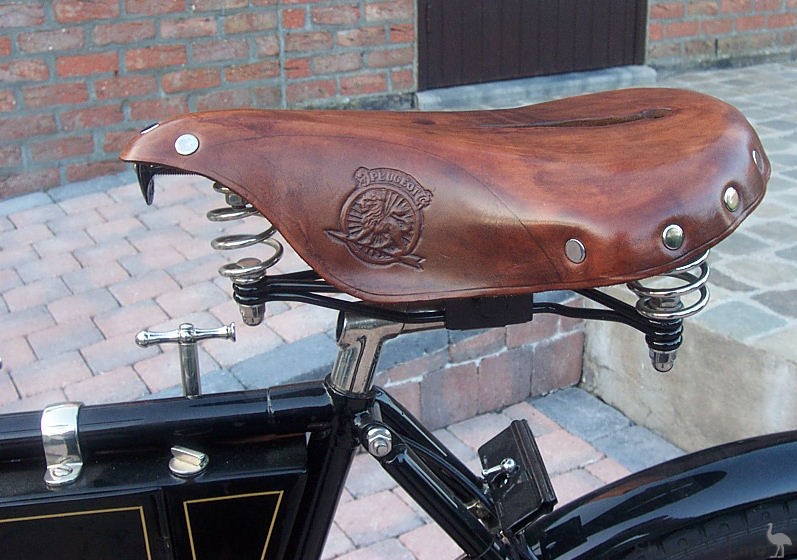 Peugeot-1903-saddle.jpg