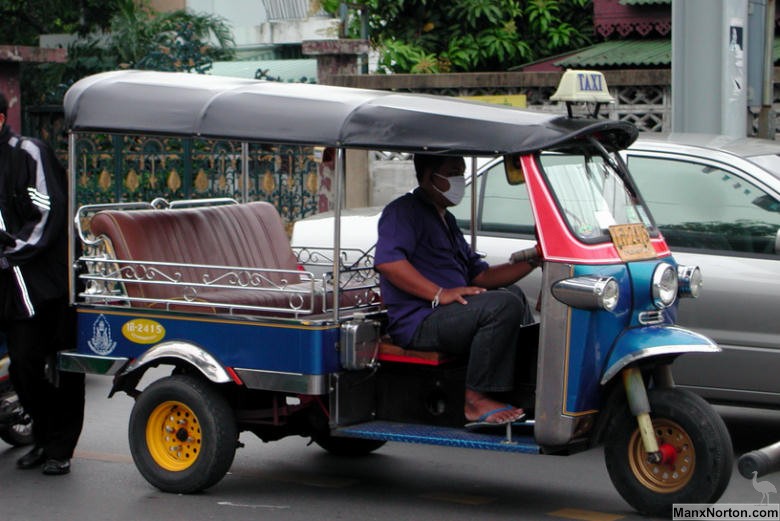 Piaggio-Ape-Tuktuk.jpg