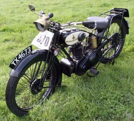 Raleigh-1928-Model-15-250cc-10.jpg