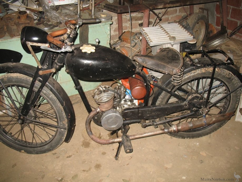 Rixe-1939-Moped-Bjelovar.jpg