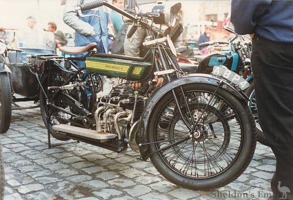 Royal-Enfield-1916-675cc-Prototype-rhs.jpg
