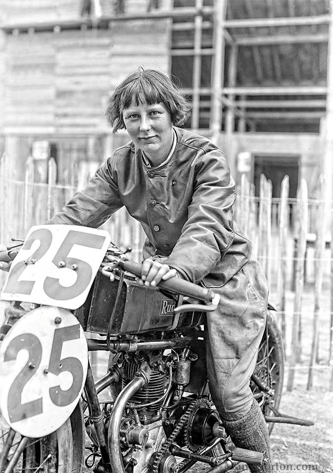 Rudge-1925-350cc-Gwenda-Stewart.jpg