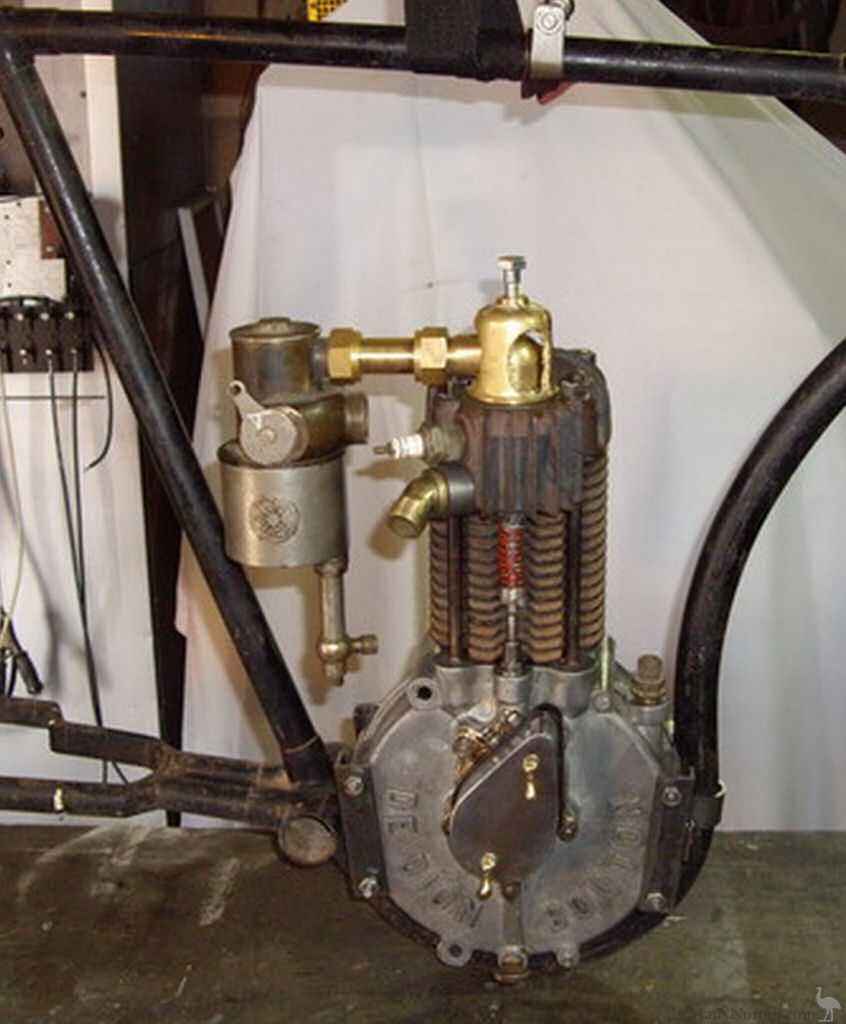 Trescowthick-1903-Tricar-De-Dion-Engine-TGP.jpg