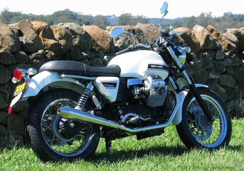 Moto-Guzzi-2008-V7-Classic-stonewall.jpg