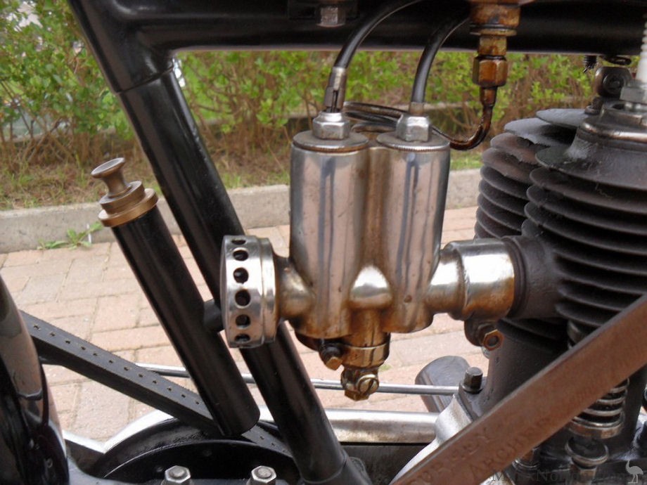 Triumph-1915-Model-H-Bretti-Bros-8.jpg