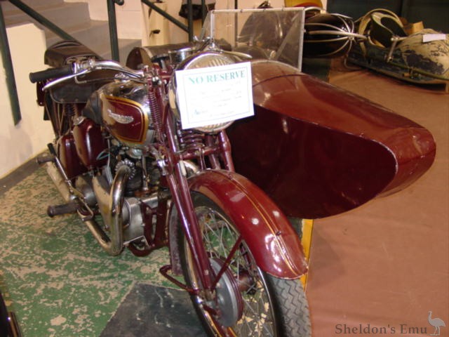 Triumph-1938-Speed-Twin-Outfit.jpg