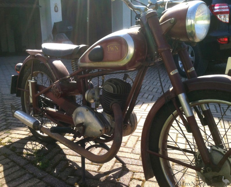 TWN-1953-125cc-Italy-04.jpg