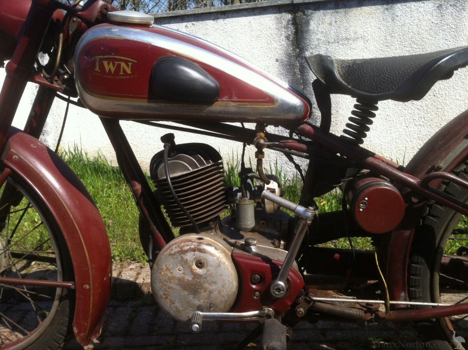 TWN-1953-125cc-Italy-06.jpg