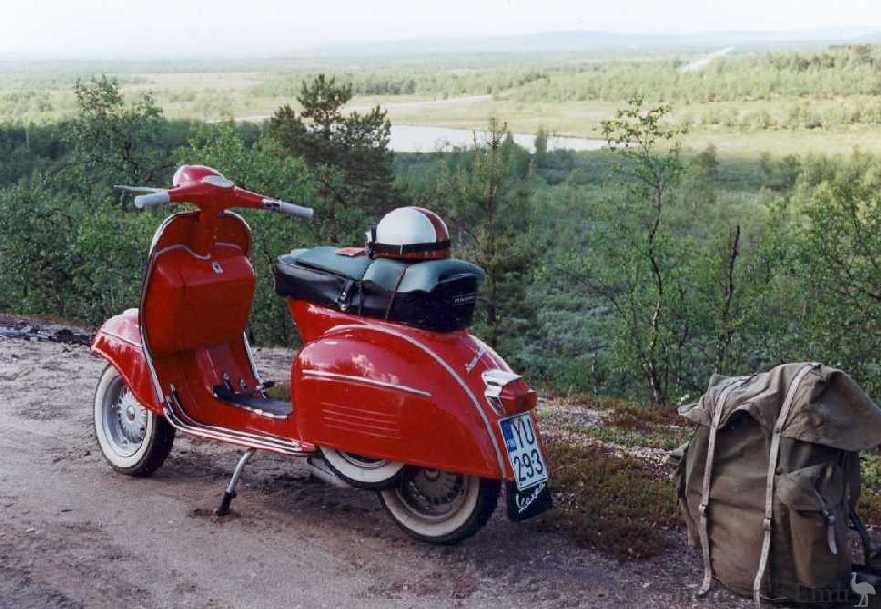 Vespa-1967-180-Super-Sport-on-tour.jpg