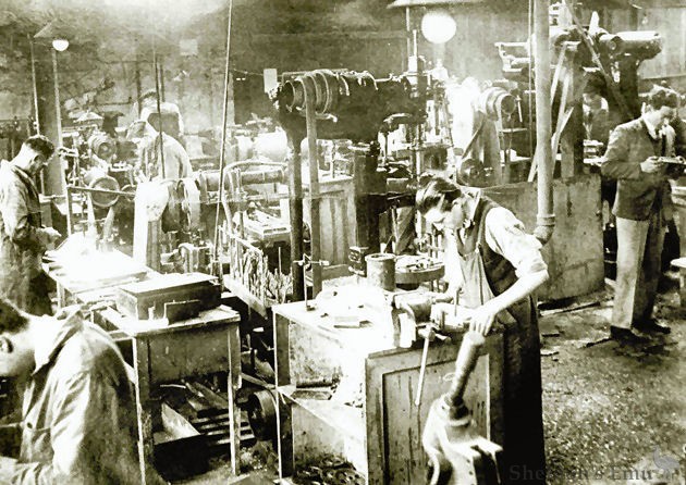 Vincent-1934c-Factory.jpg