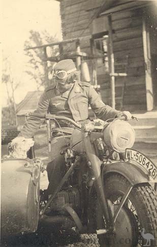 Zundapp-WWII-outfit-with-dog.jpg