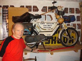 Ernesto Palmieri y su famoso Vespino Vale, con el que hizo 14.000 km. a Cabo Norte